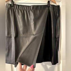 NEW! Max Studio London Faux Leather Black Short Mini Skirt Women’s size 1X